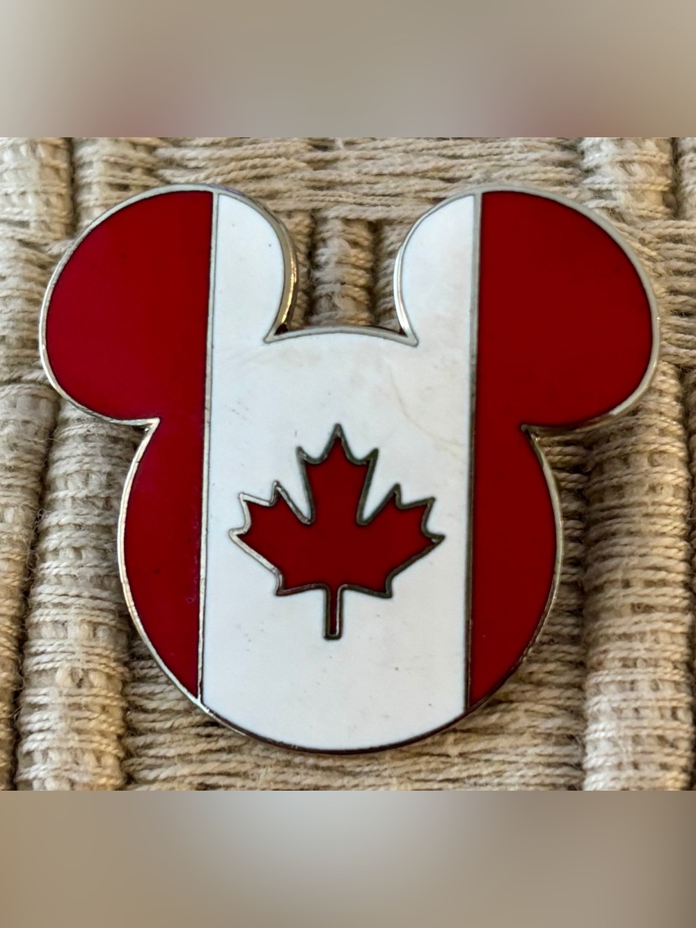 DISNEY 2000 WDW *Original* Epcot World Showcase Canada Mickey Mouse Icon Pin